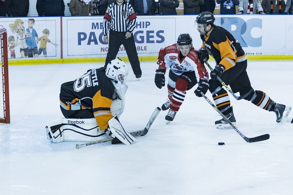 Rich Slater stretches for the puck (Steve Crampton)