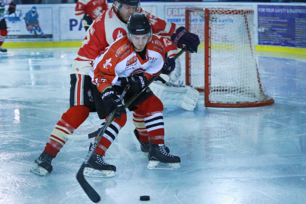 Rich Slater rounds the net (Steve Crampton)