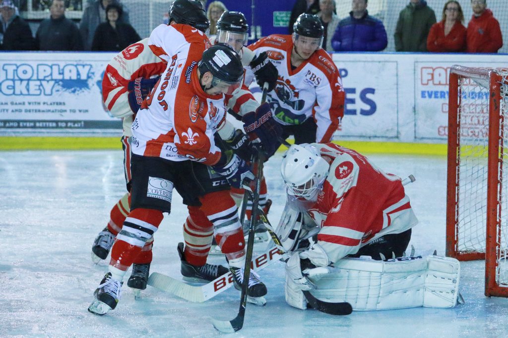 Ryan Selwood looks for the loose puck (Steve Crampton)