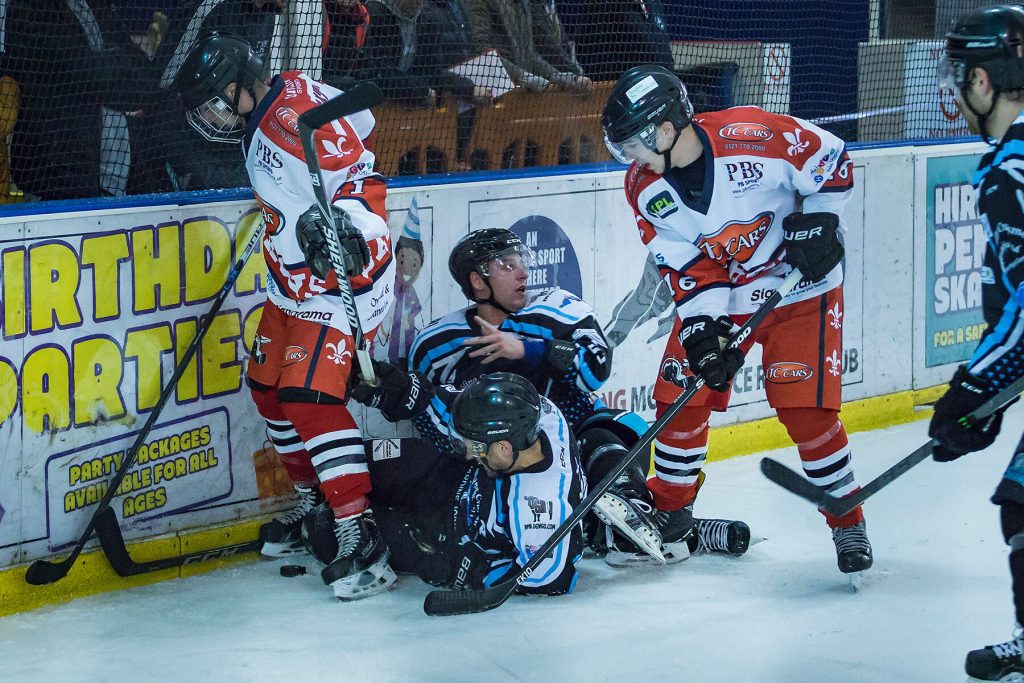 Andy Whitehouse and Ed Eaton battle among the boards (Steve Crampton)