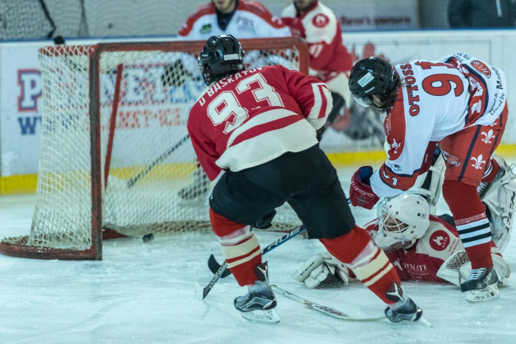 Niklas Ottosson scores (Harish Chavda / www.dingleimages.com)