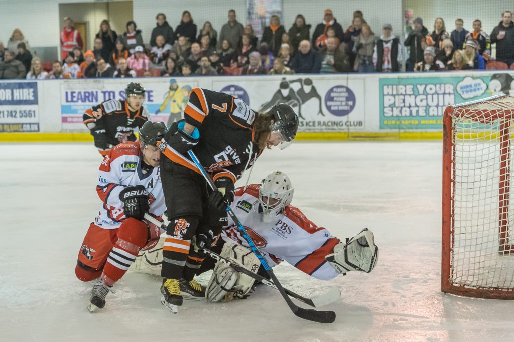 Scott McKenzie works hard against a determined Tomas Janak and Dnagy Brittle (Harish Chavda, www.dingleimages.com)