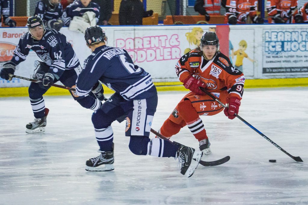 Niklas Ottosson rounds the Steeldogs D. (S Crampton)