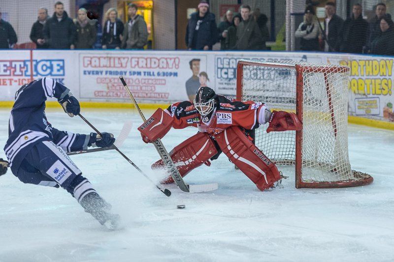 Sheffield were a continuous threat to Solihull’s net (Harish Chavda / www/dingleimages.com)