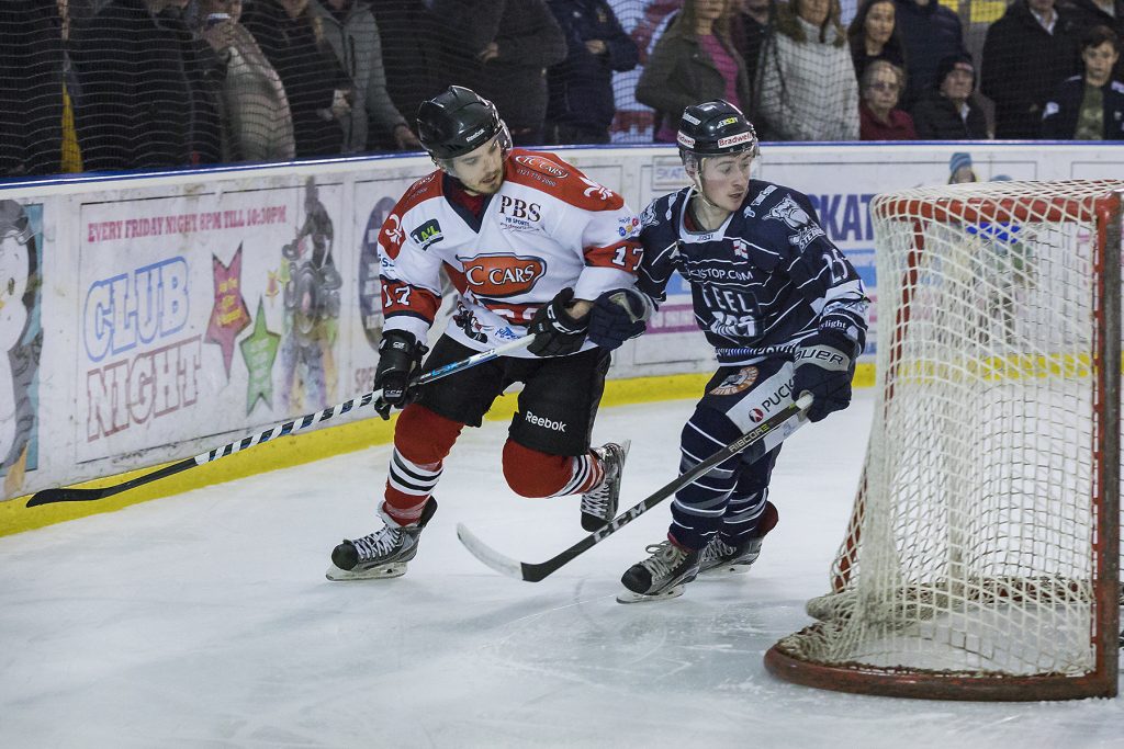 Luke Brittle and Jamie Scott round the net (Steve Crampton)